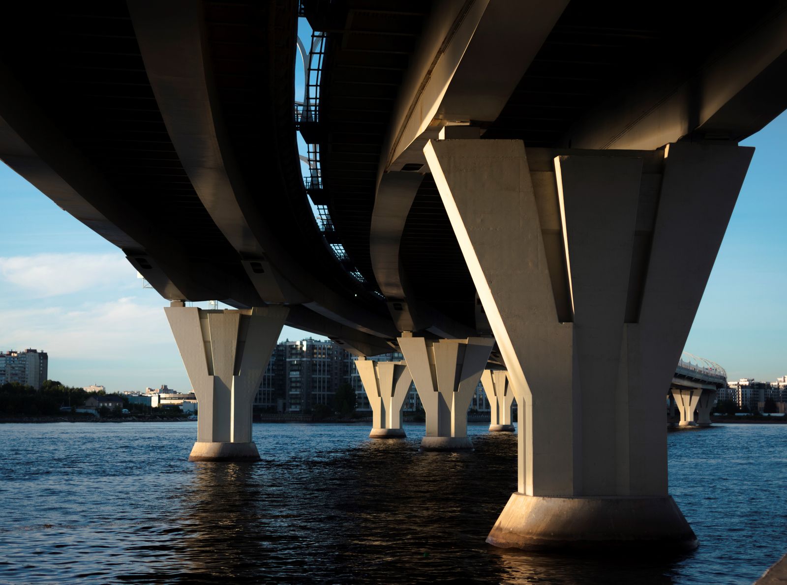 Unterkonstruktion einer modernen Brücke